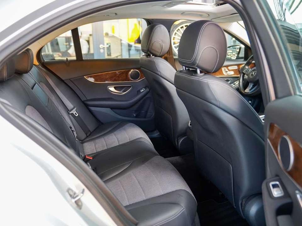 Mercedes-Benz C 220 - Imagem 12