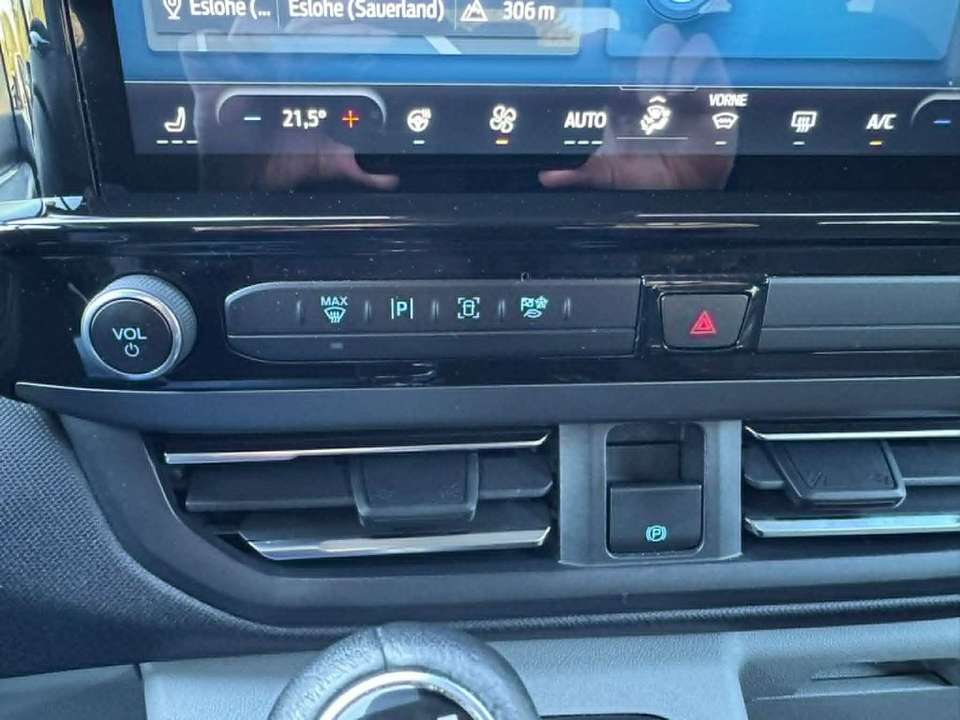 Ford Tourneo Custom - Imagem 11