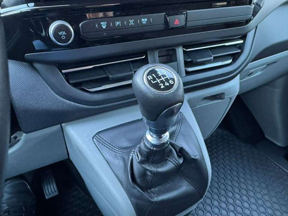 Ford Tourneo Custom - Imagem 12