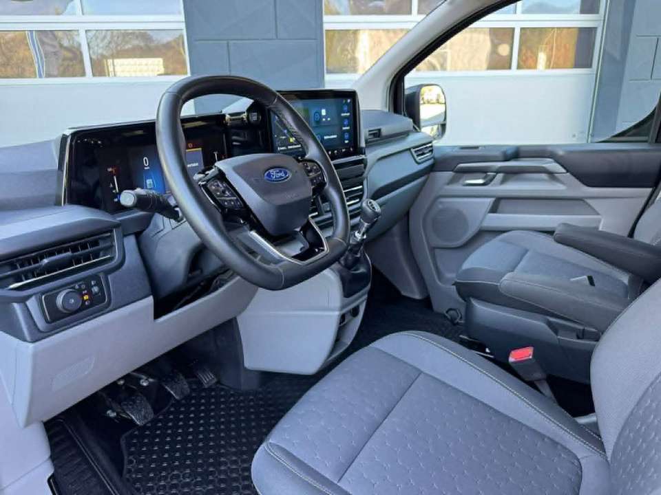 Ford Tourneo Custom - Imagem 14