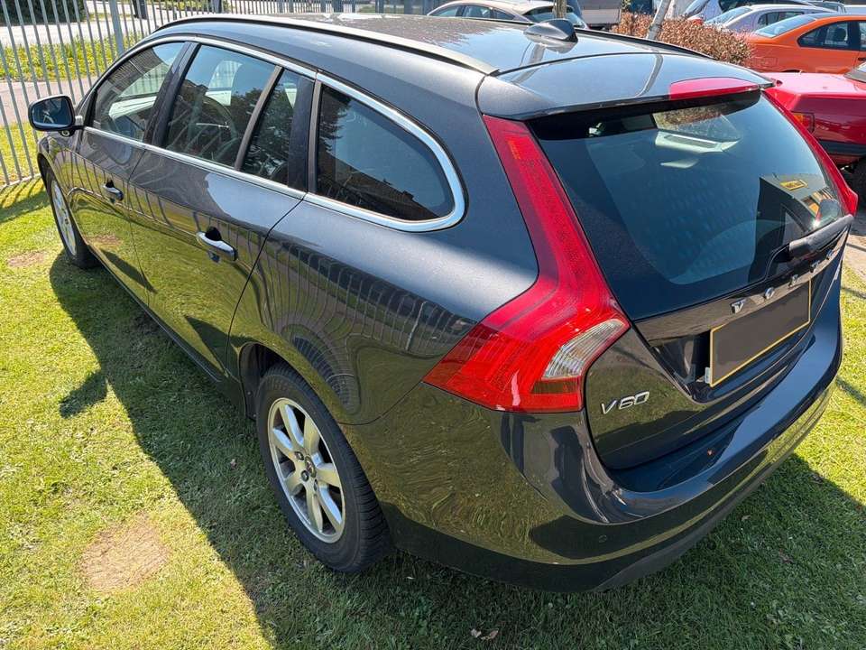 Volvo V60 - Imagem 2