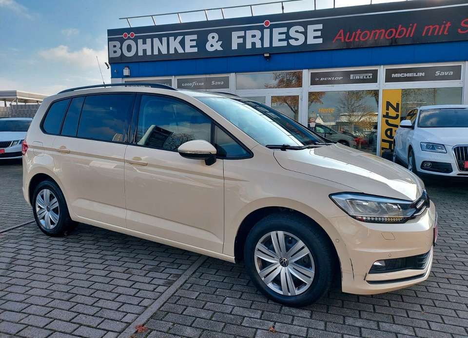 Volkswagen Touran - Imagem 1