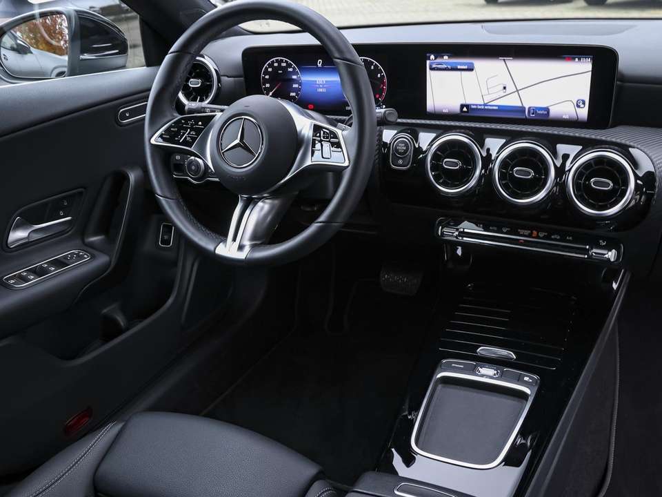 Mercedes-Benz CLA 180 - Imagem 8