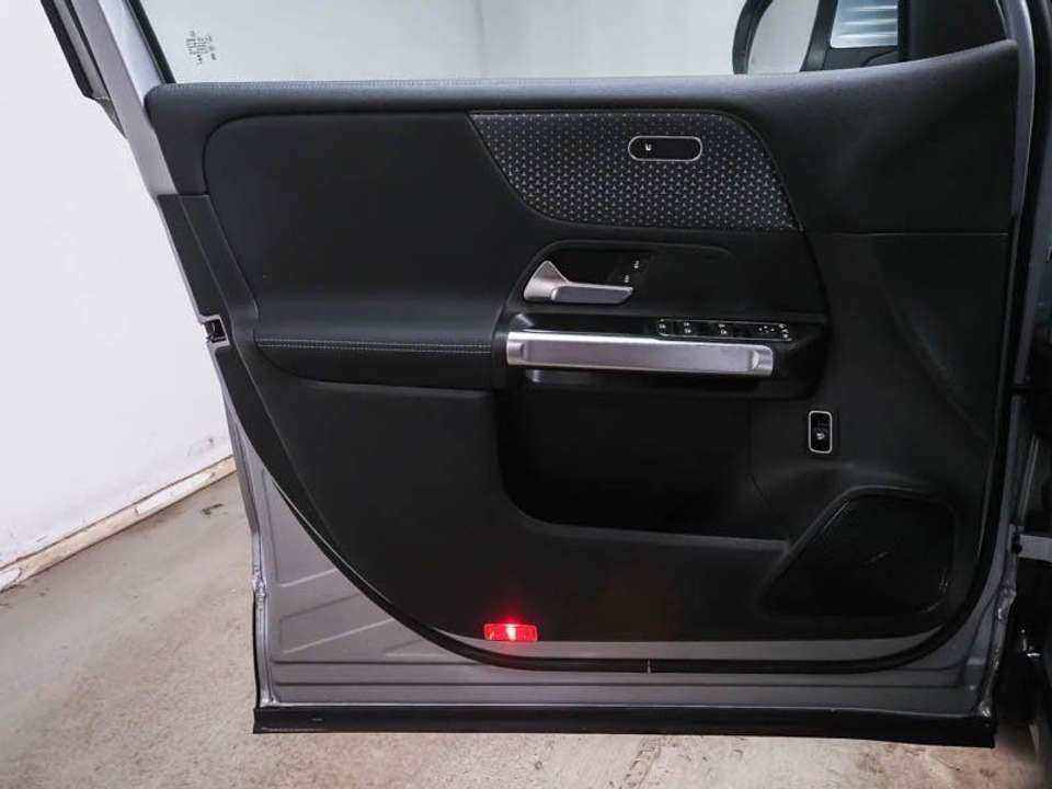 Mercedes-Benz EQB 350 - Imagem 6