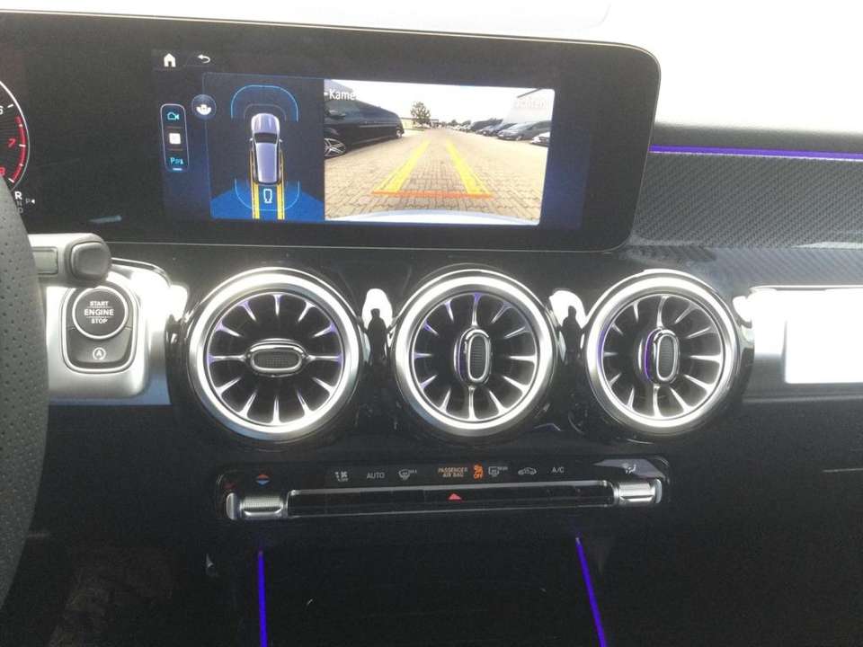 Mercedes-Benz GLB 180 - Imagem 11