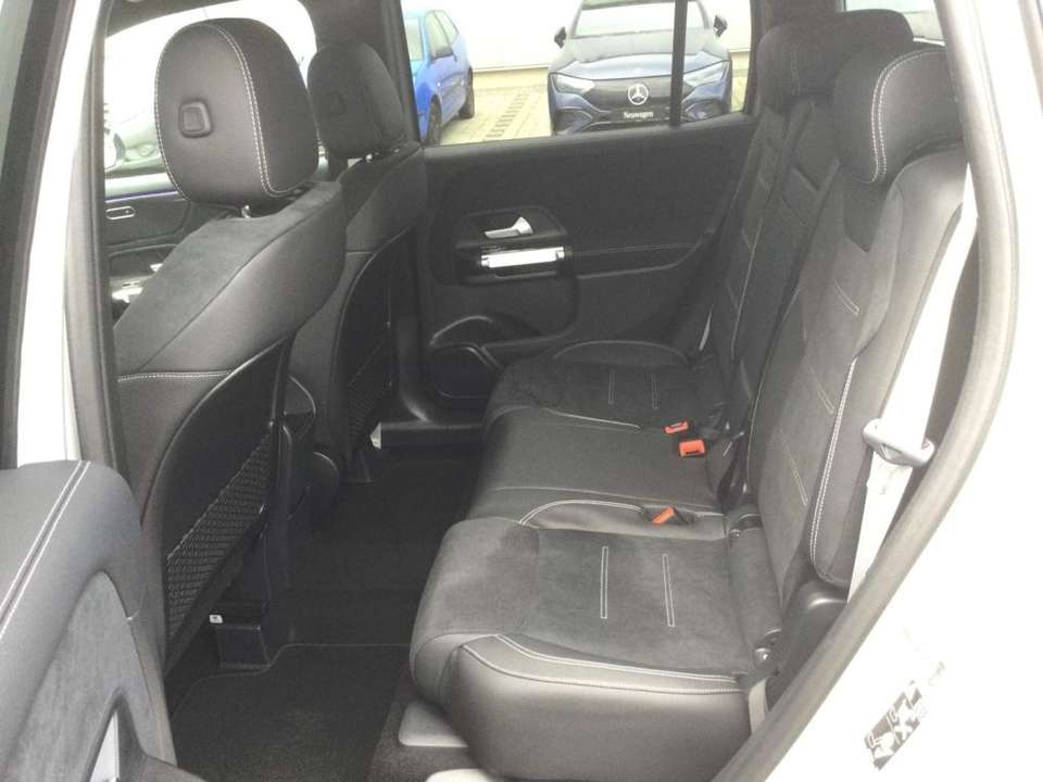 Mercedes-Benz GLB 180 - Imagem 14