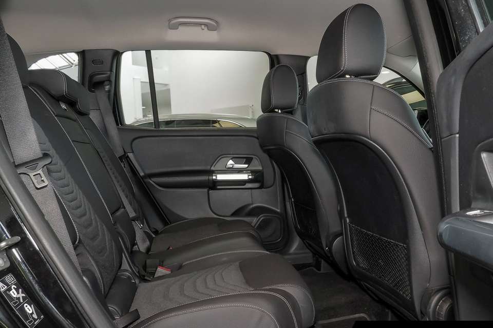 Mercedes-Benz GLB 180 - Imagem 9