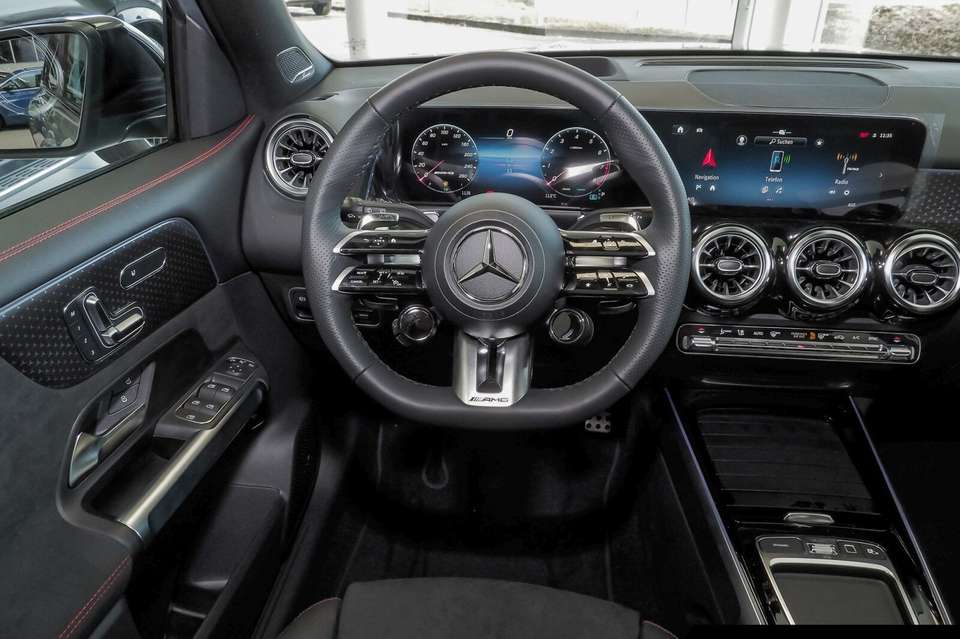 Mercedes-Benz GLB 35 AMG - Imagem 12