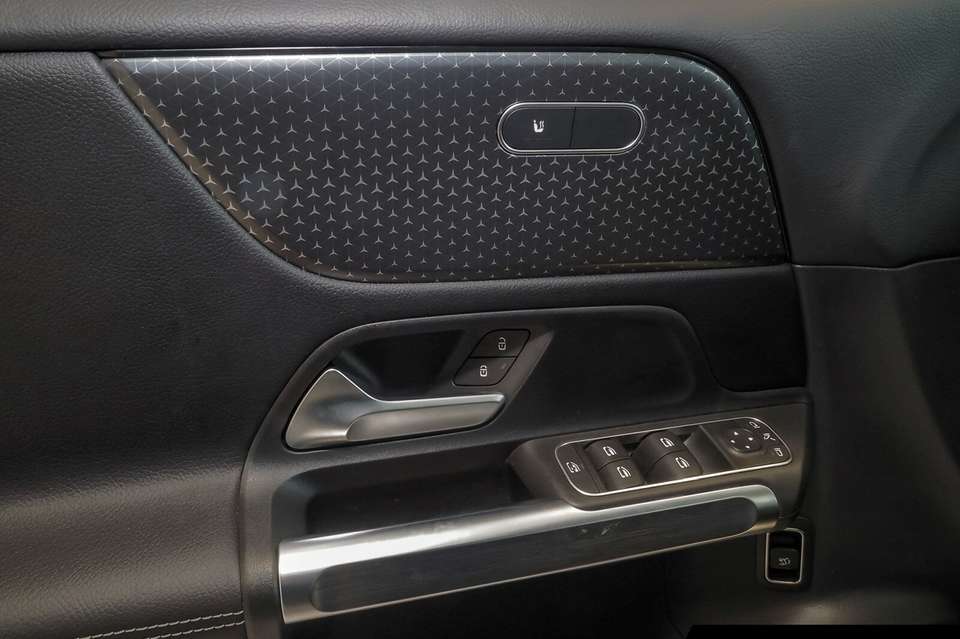 Mercedes-Benz GLB 180 - Imagem 14