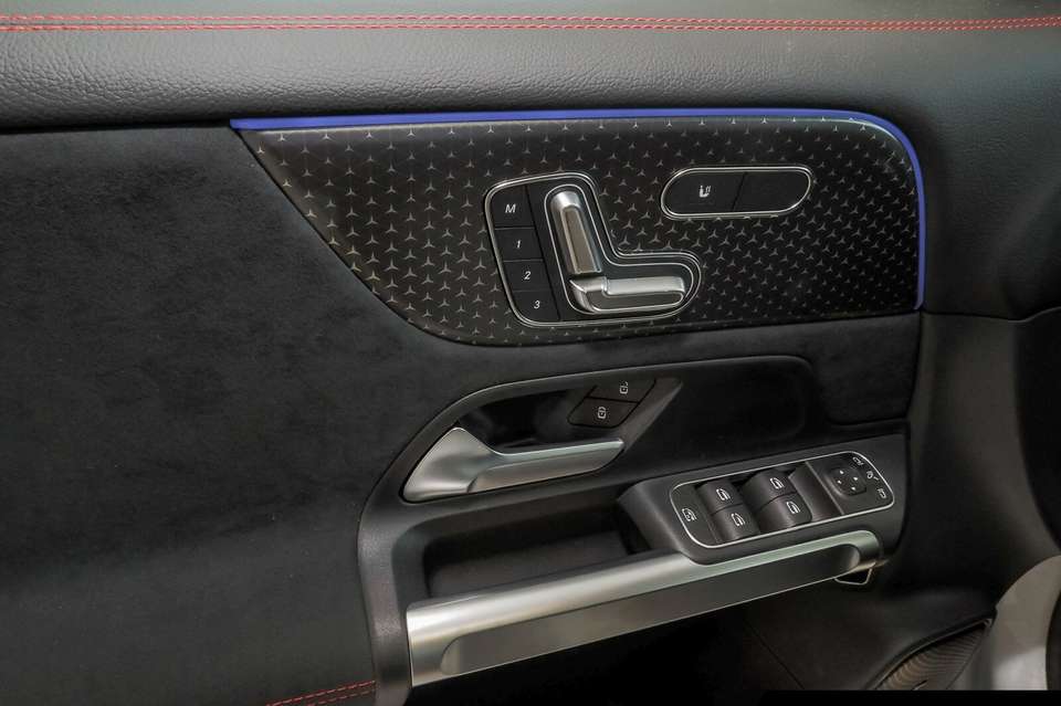 Mercedes-Benz GLB 35 AMG - Imagem 14