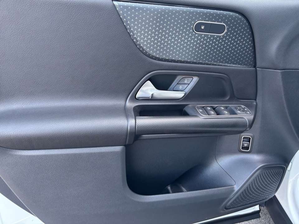 Mercedes-Benz GLB 220 - Imagem 9