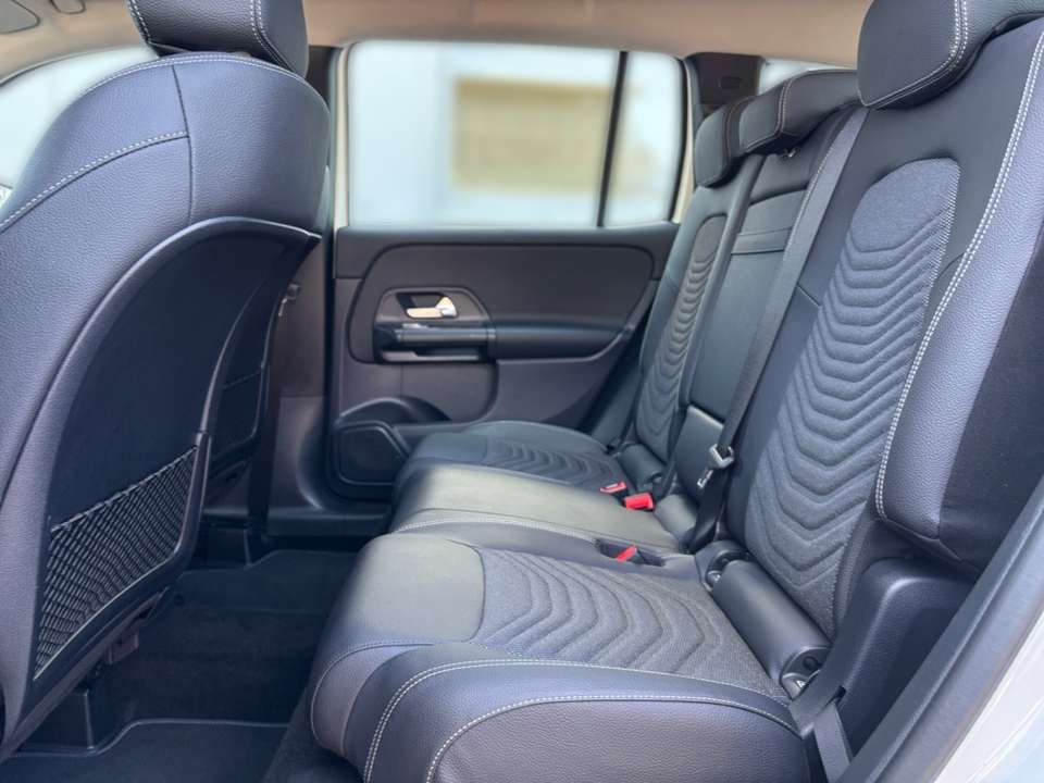 Mercedes-Benz GLB 220 - Imagem 13