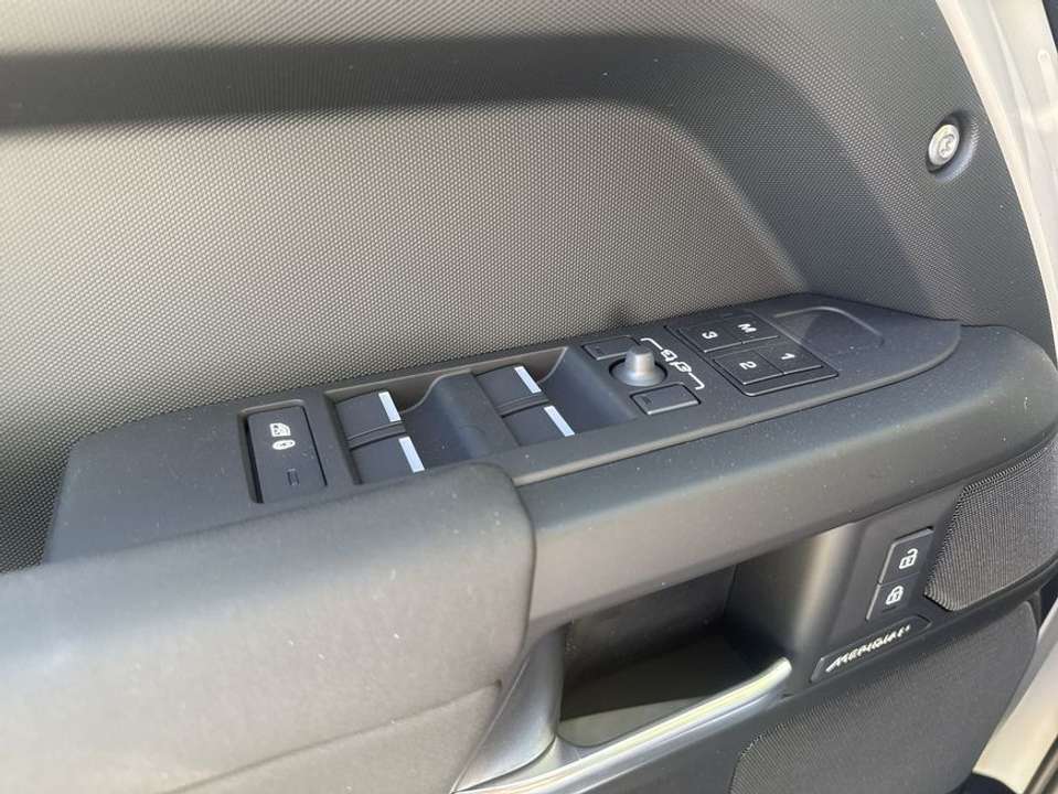 Land Rover Defender - Imagem 13