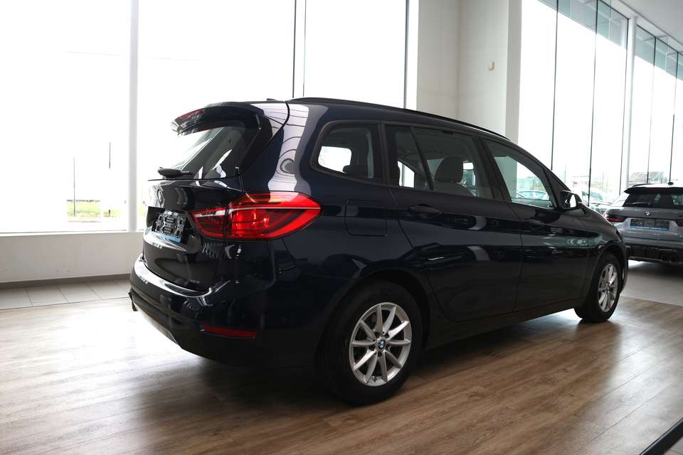 BMW 216 - Imagem 12