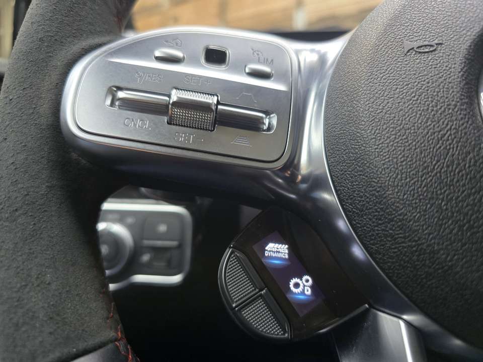 Mercedes-Benz A 35 AMG - Imagem 8