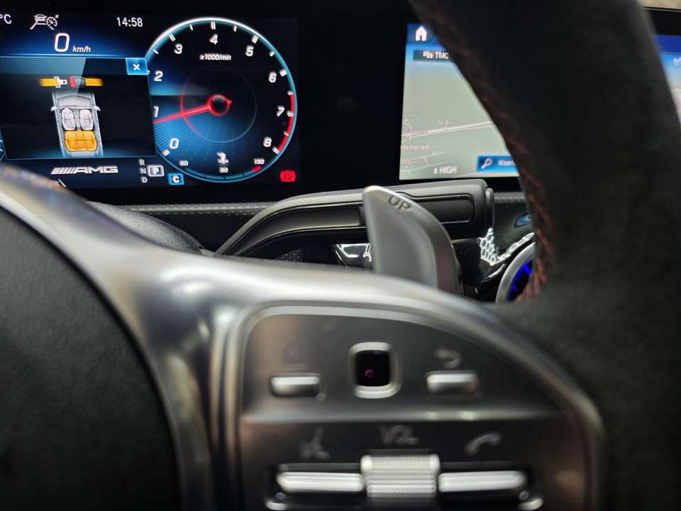 Mercedes-Benz A 35 AMG - Imagem 11