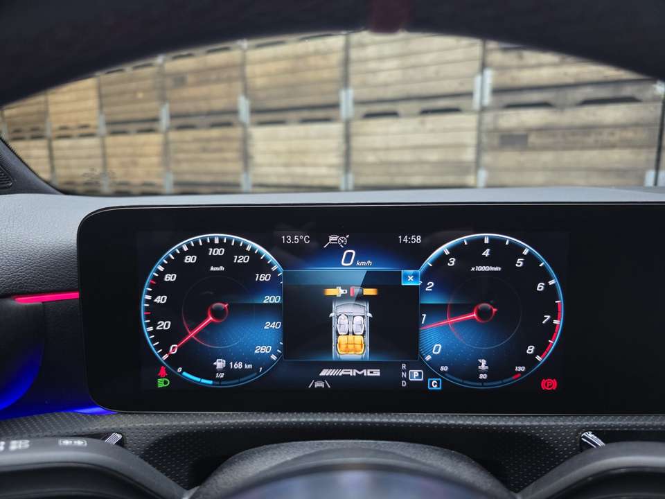 Mercedes-Benz A 35 AMG - Imagem 12