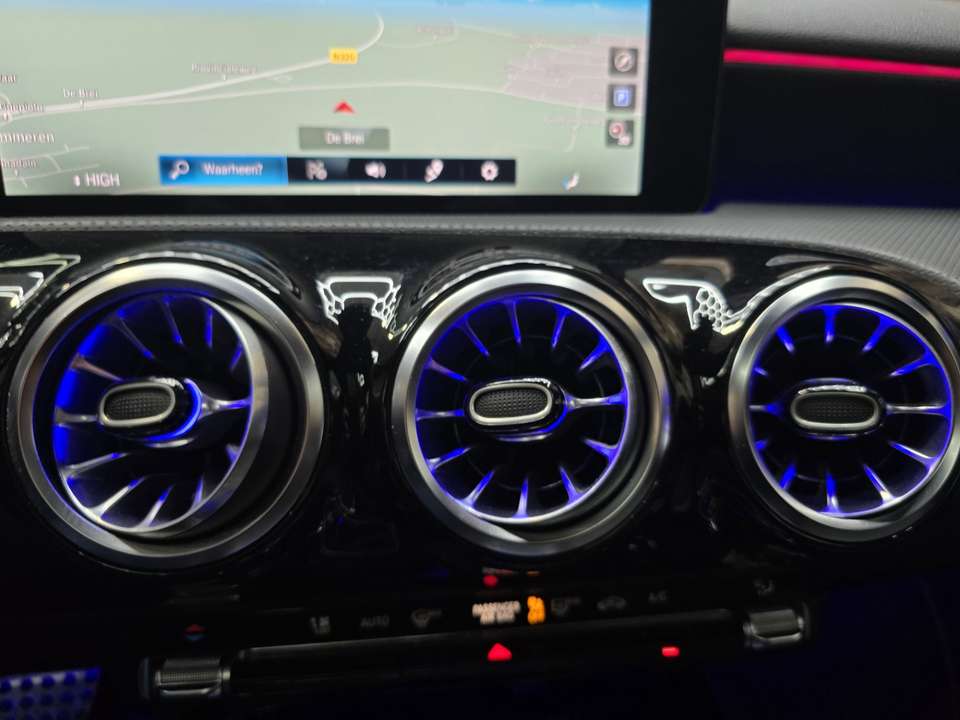 Mercedes-Benz A 35 AMG - Imagem 13