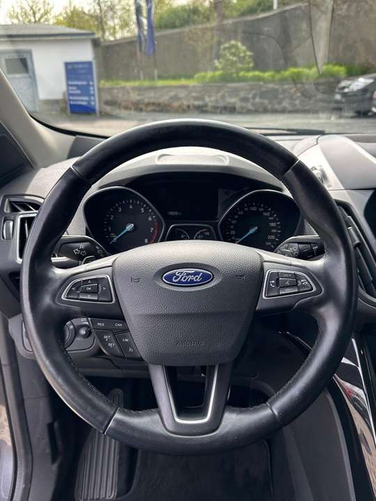 Ford Kuga - Imagem 12