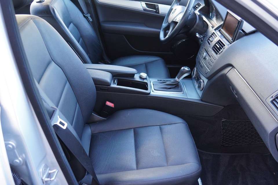 Mercedes-Benz C 350 - Imagem 8