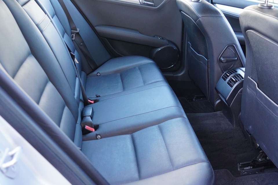 Mercedes-Benz C 350 - Imagem 9