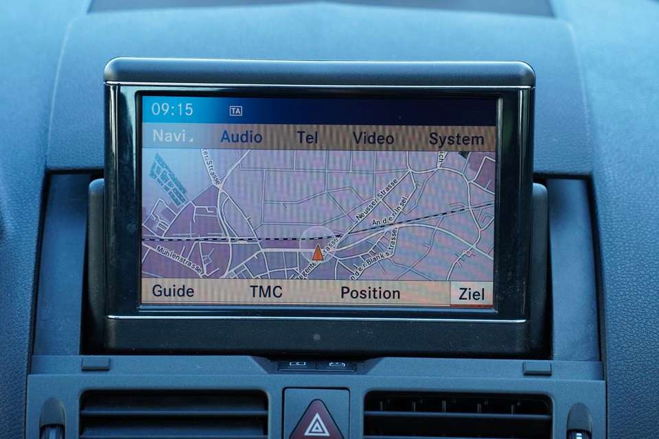 Mercedes-Benz C 350 - Imagem 11