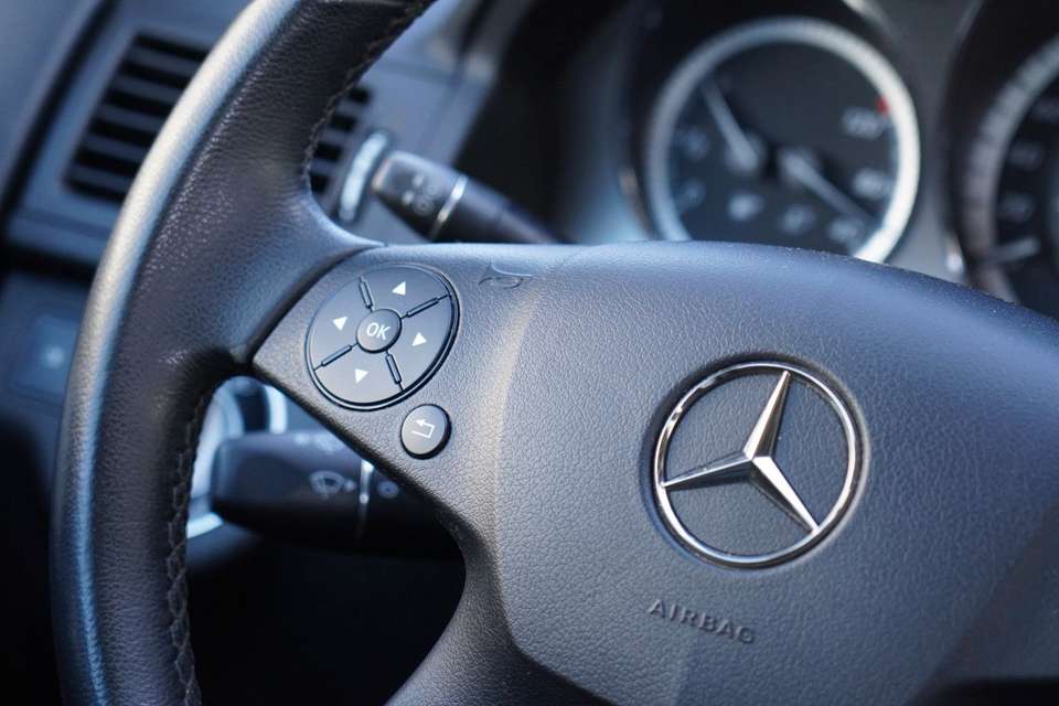 Mercedes-Benz C 350 - Imagem 15