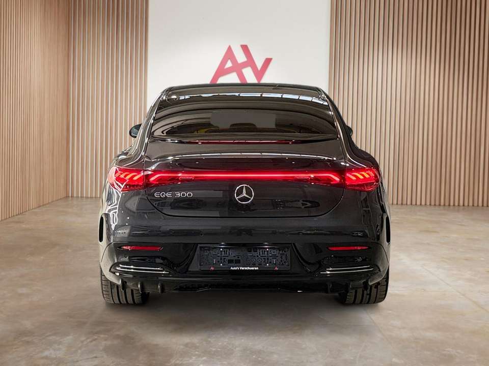 Mercedes-Benz EQE 300 - Imagem 8
