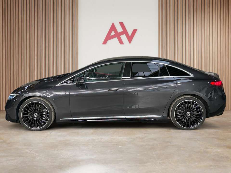 Mercedes-Benz EQE 300 - Imagem 11