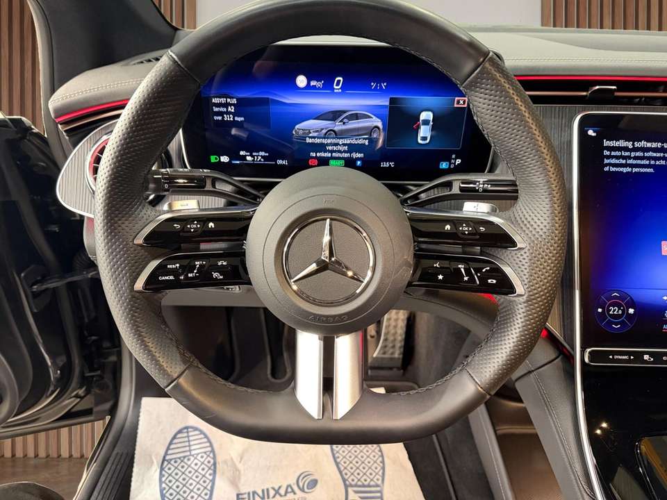 Mercedes-Benz EQE 300 - Imagem 15