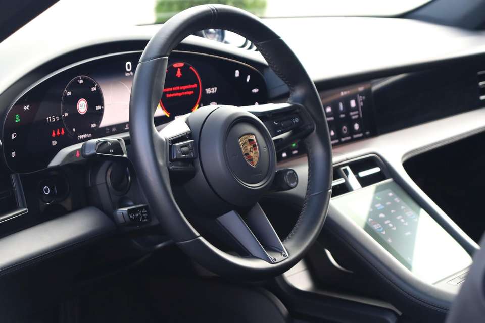 Porsche Taycan - Imagem 8