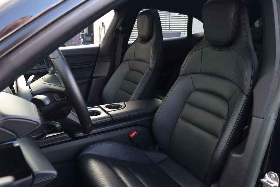 Porsche Taycan - Imagem 12