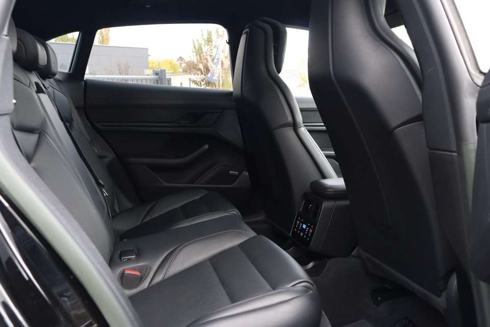 Porsche Taycan - Imagem 14
