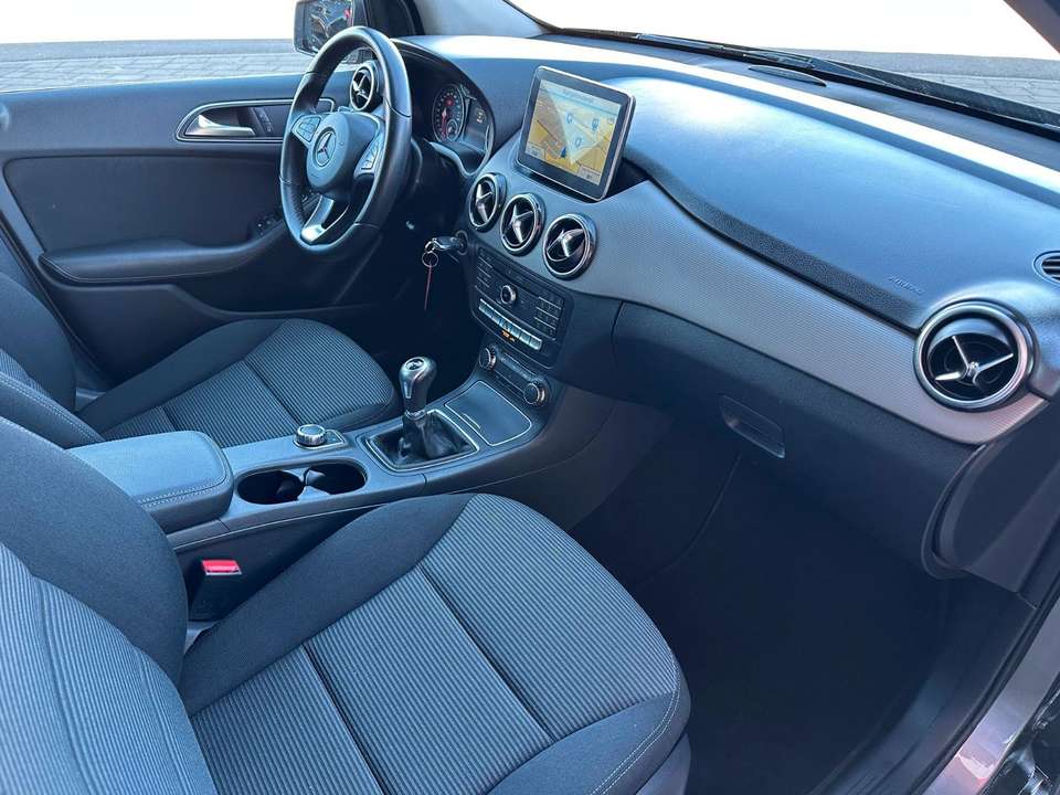 Mercedes-Benz B 180 - Imagem 11