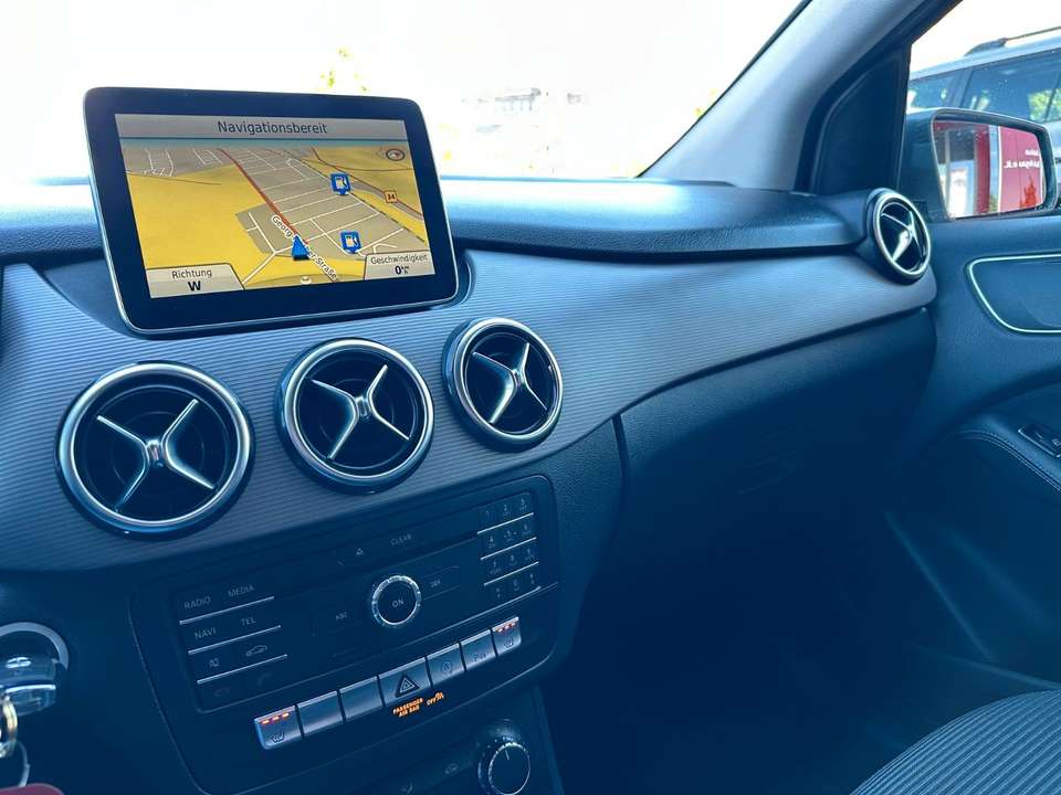 Mercedes-Benz B 180 - Imagem 12
