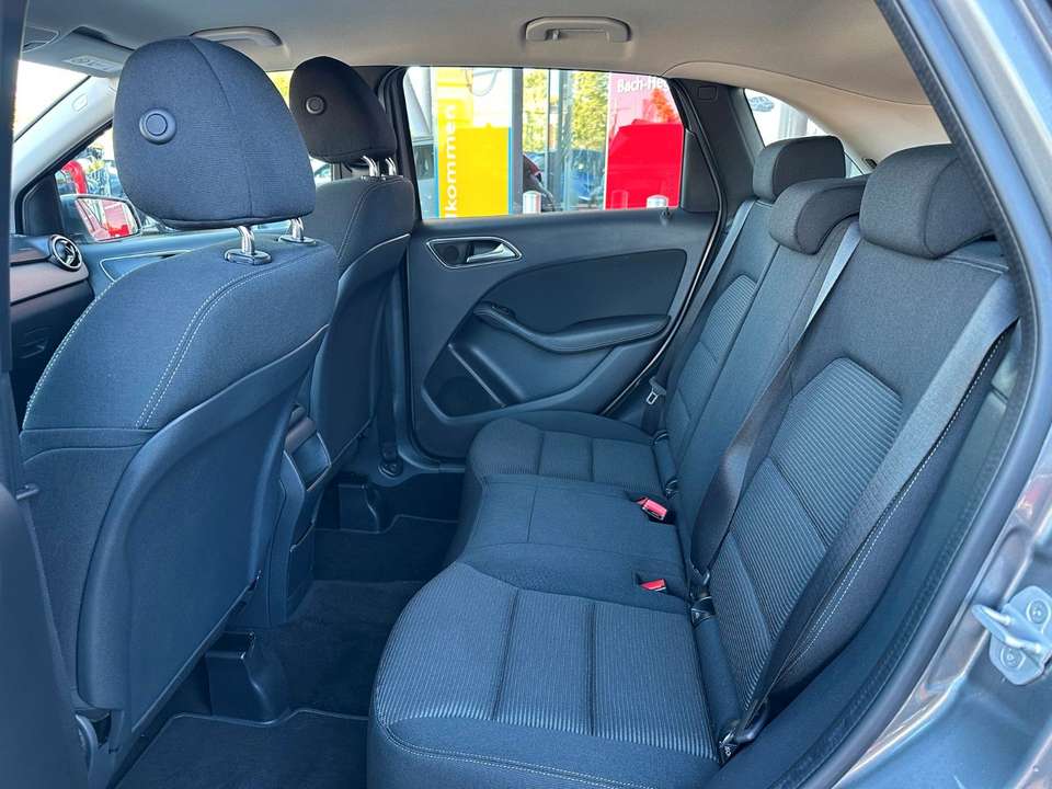Mercedes-Benz B 180 - Imagem 13