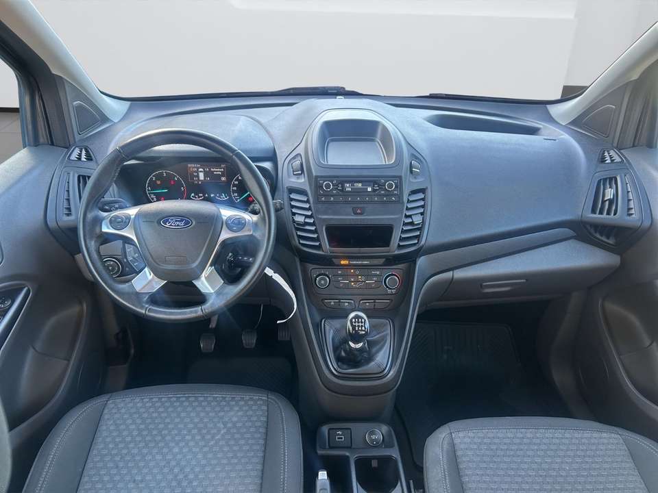 Ford Grand Tourneo - Imagem 12