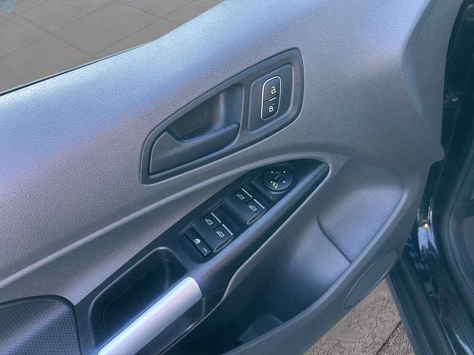 Ford Grand Tourneo - Imagem 14
