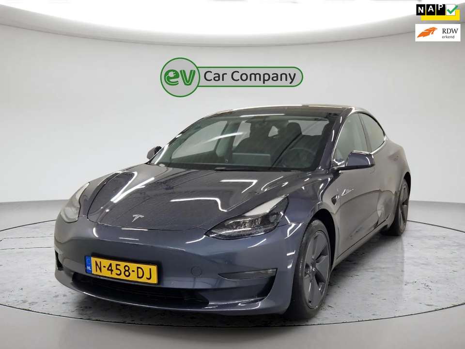 Tesla Model 3 - Imagem 1