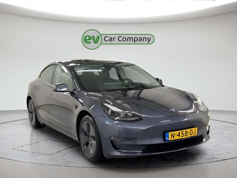 Tesla Model 3 - Imagem 2