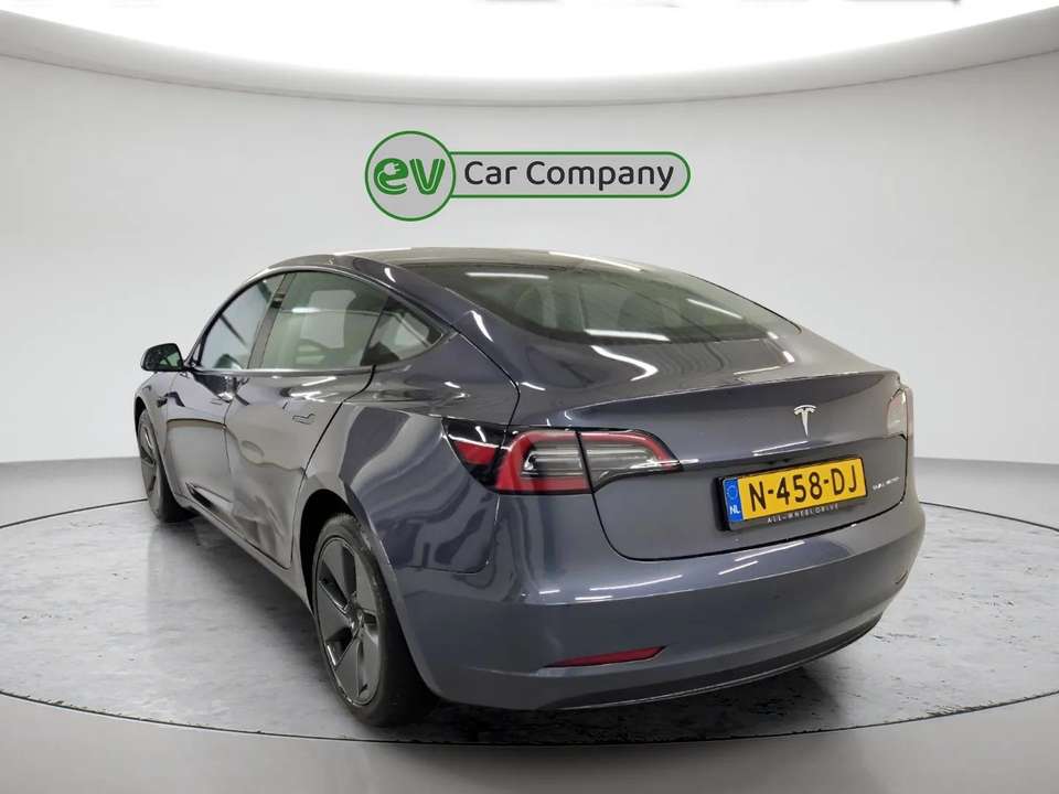 Tesla Model 3 - Imagem 4