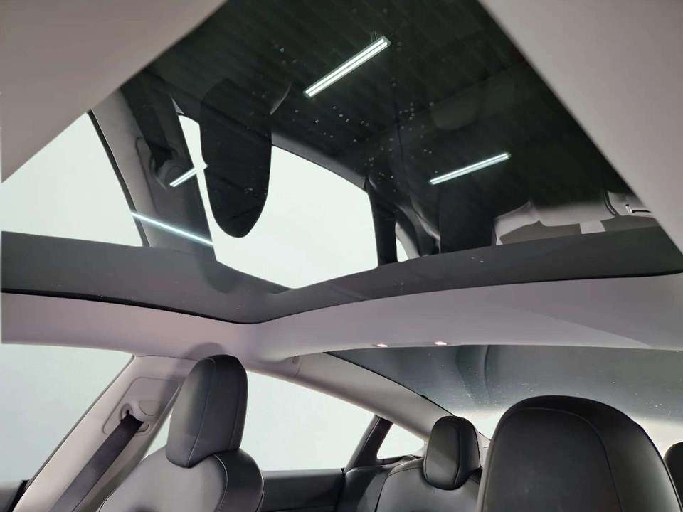 Tesla Model 3 - Imagem 8