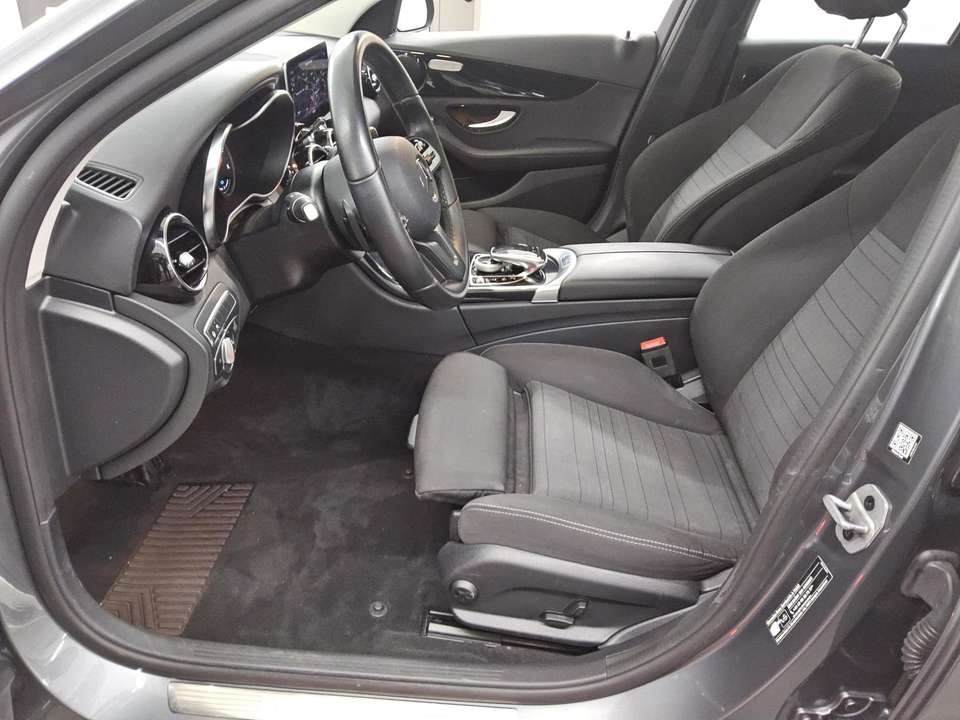 Mercedes-Benz C 300 - Imagem 9