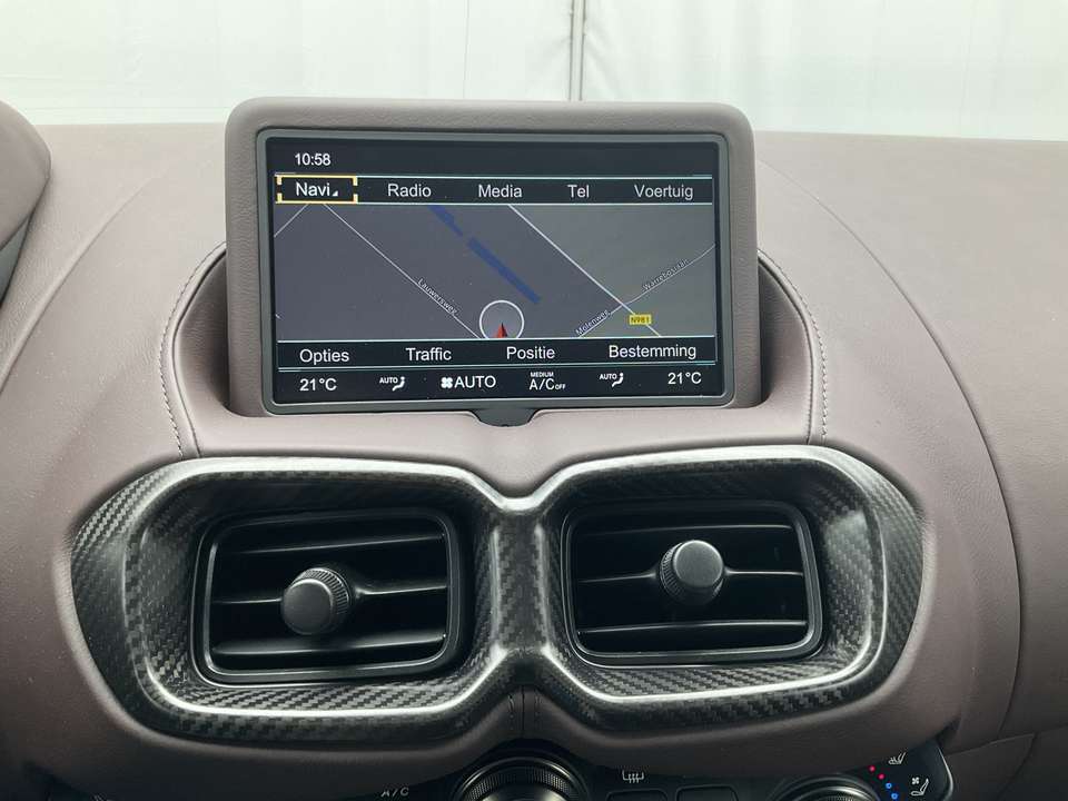 Aston Martin Vantage - Imagem 6
