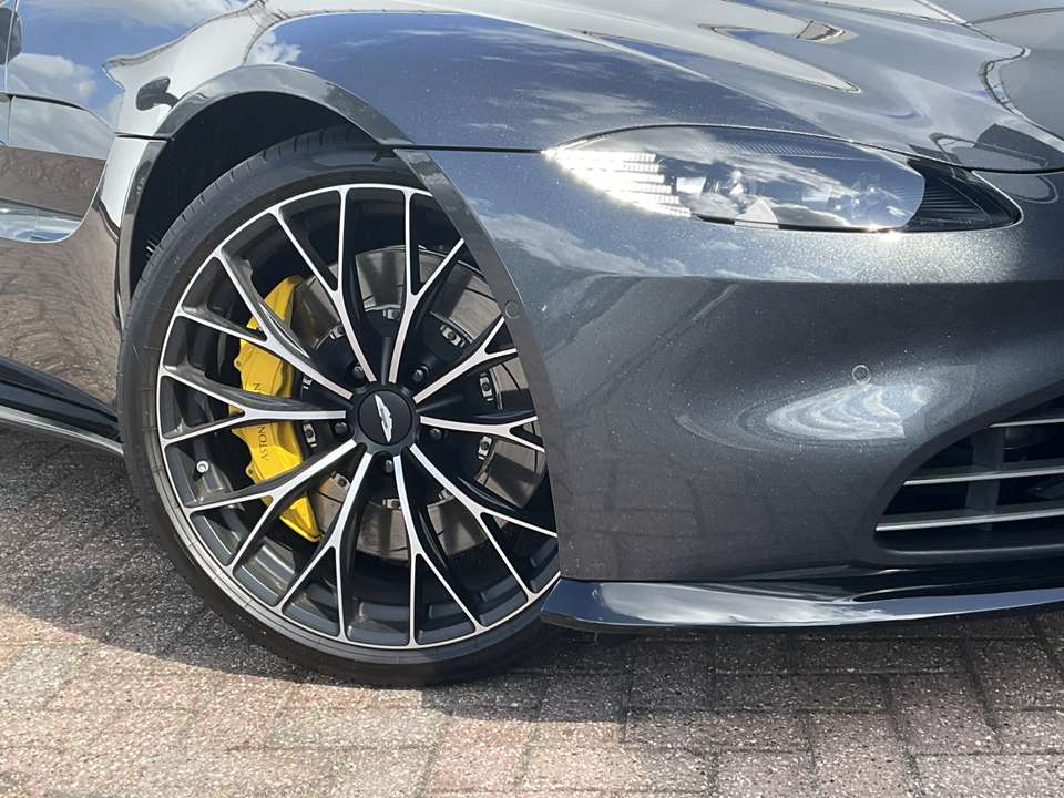 Aston Martin Vantage - Imagem 8