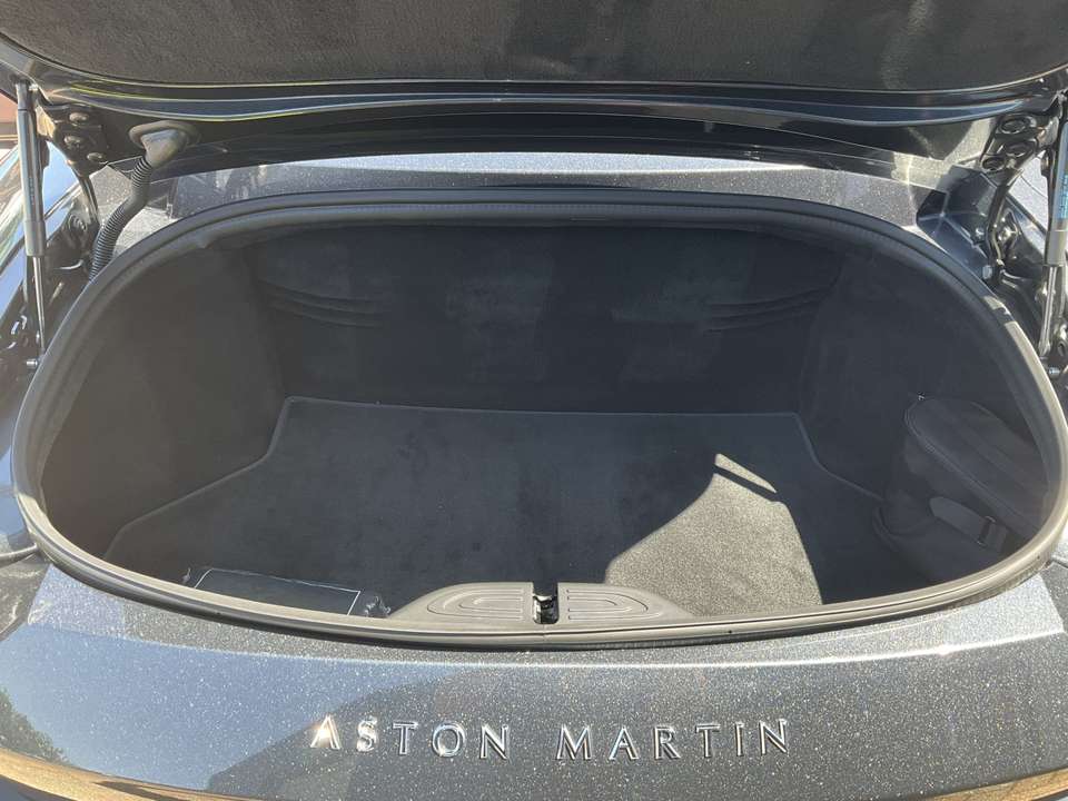 Aston Martin Vantage - Imagem 16