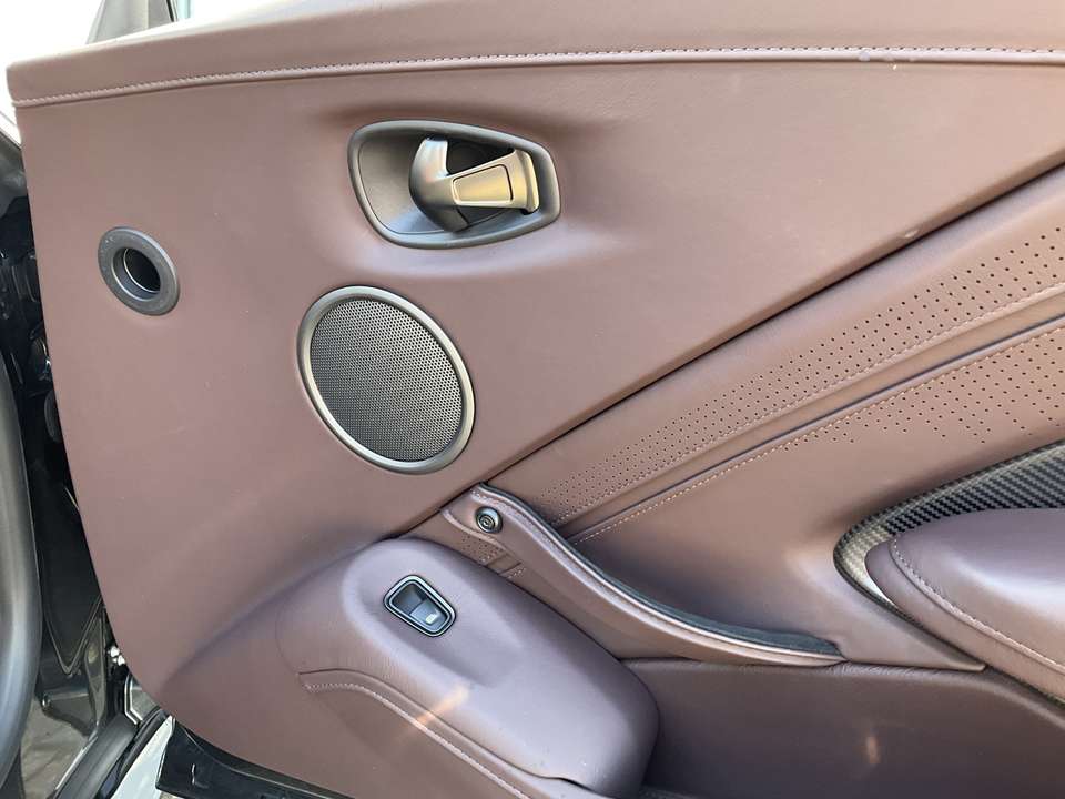Aston Martin Vantage - Imagem 19