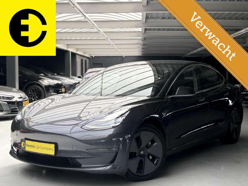 Tesla Model 3 - Imagem 1