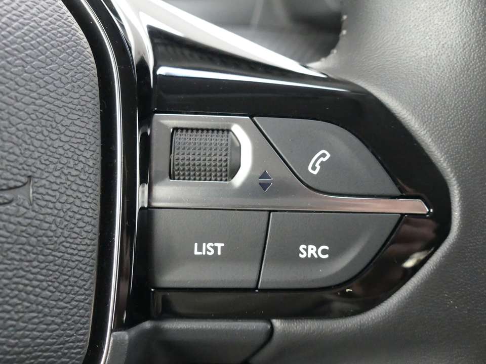 Peugeot e-208 - Imagem 11