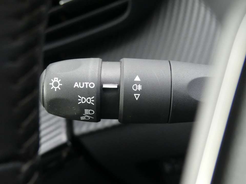 Peugeot e-208 - Imagem 12